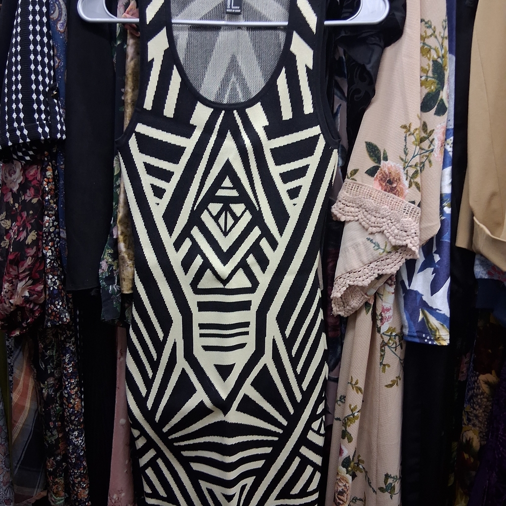 Forever 21 Black and Cream Geometric Midi Dress